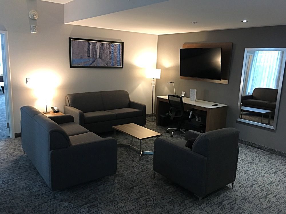 Holiday Inn Hotel & Suites - Montreal Centre-Ville Ouest, An Ihg Hotel Екстериор снимка